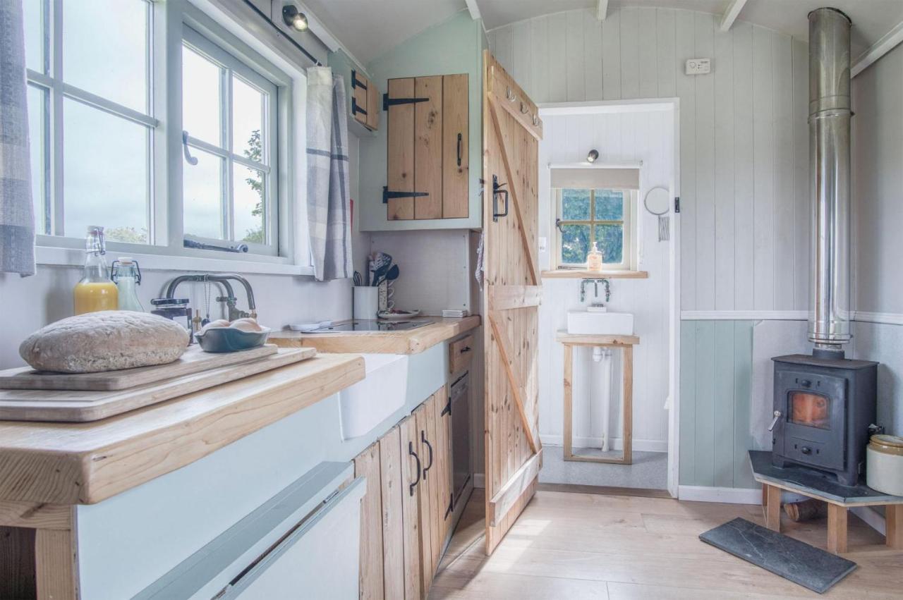 Haven View - 1 Bedroom Shepherds Hut - St Ishmaels Saint Ishmaels  외부 사진