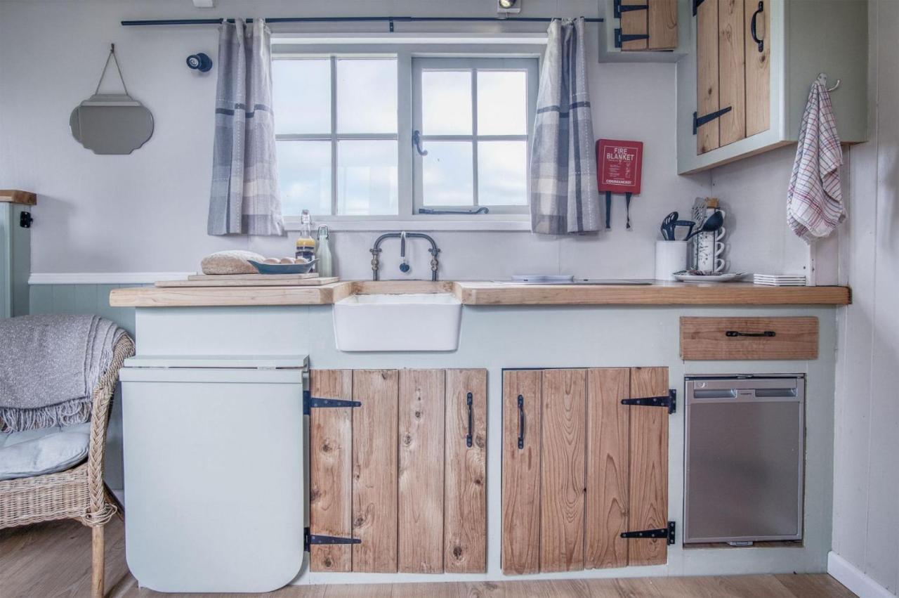 Haven View - 1 Bedroom Shepherds Hut - St Ishmaels Saint Ishmaels  외부 사진